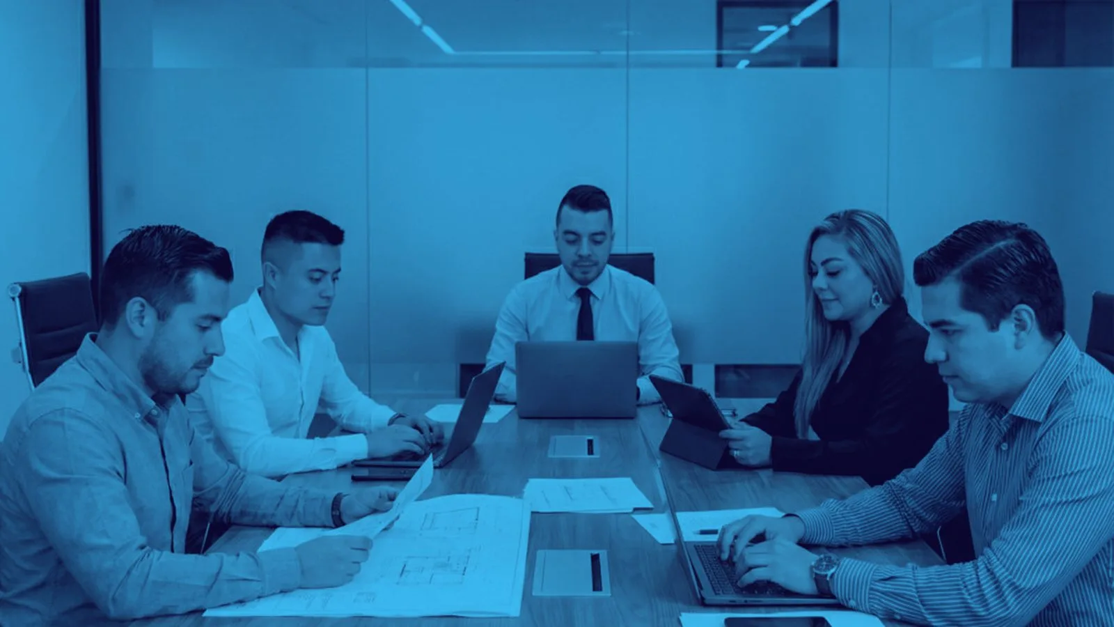 Reunión de trabajo del equipo contable de Marín Ríos Consultores